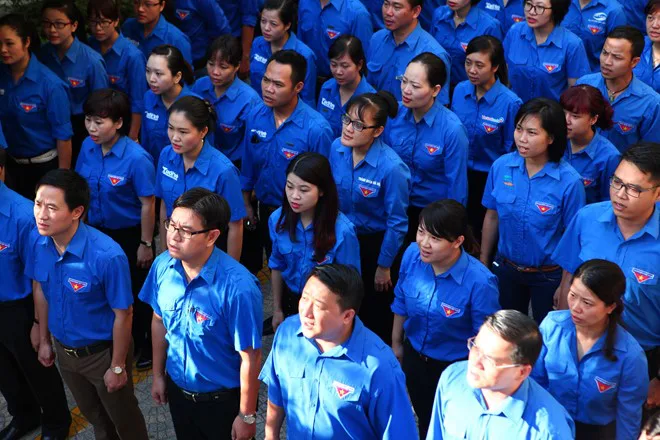 áo thun đoàn thanh niên mặc thoải mái khi hoạt động